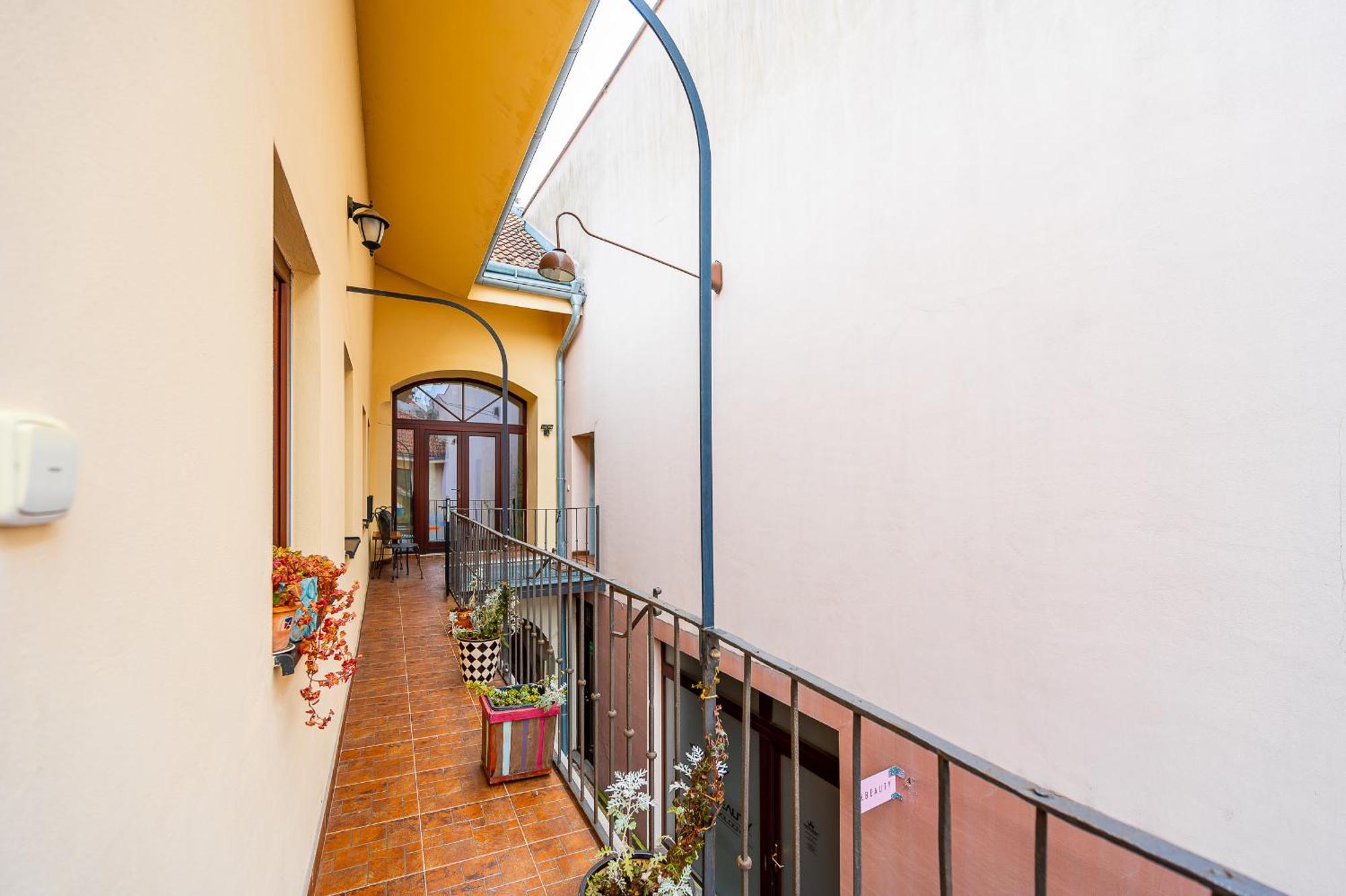 2 Room Flat Hlavna Kosice With Parking エクステリア 写真