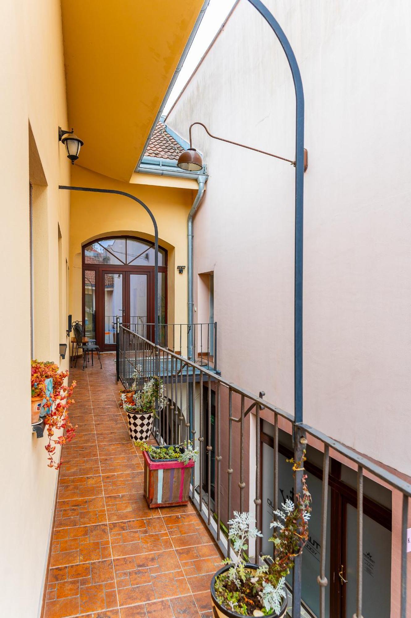 2 Room Flat Hlavna Kosice With Parking エクステリア 写真